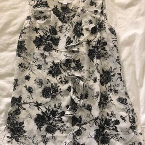 Pretty sleeveless with Flowey ruffle front